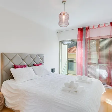 Ferienwohnung Fuer 4 Personen Ca 111 Qm In Machico, Madeira Ostkueste Von Madeira Apartment *