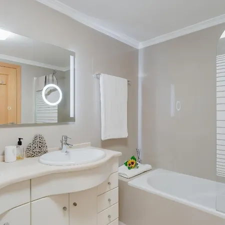 Apartment Ferienwohnung Fuer 4 Personen Ca 111 Qm In Machico, Madeira Ostkueste Von Madeira